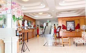 โรงแรมสยามธารา พาเลซ
